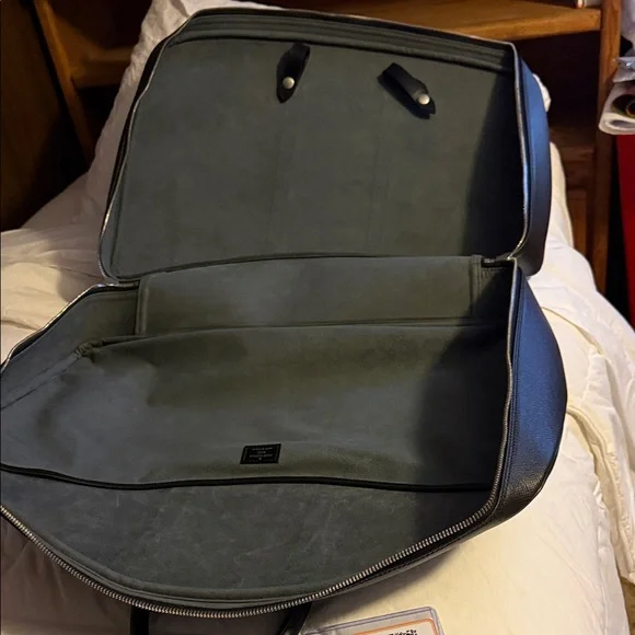 Louis Vuitton Taiga Helena 1 Poche Black Travel Bag - Picture 7 of 8